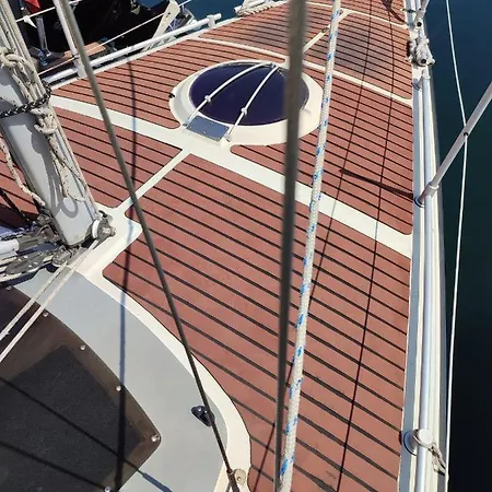 船屋 Bateau A Quai St Raphael, 4 Couchages , Voilier Etap 28i